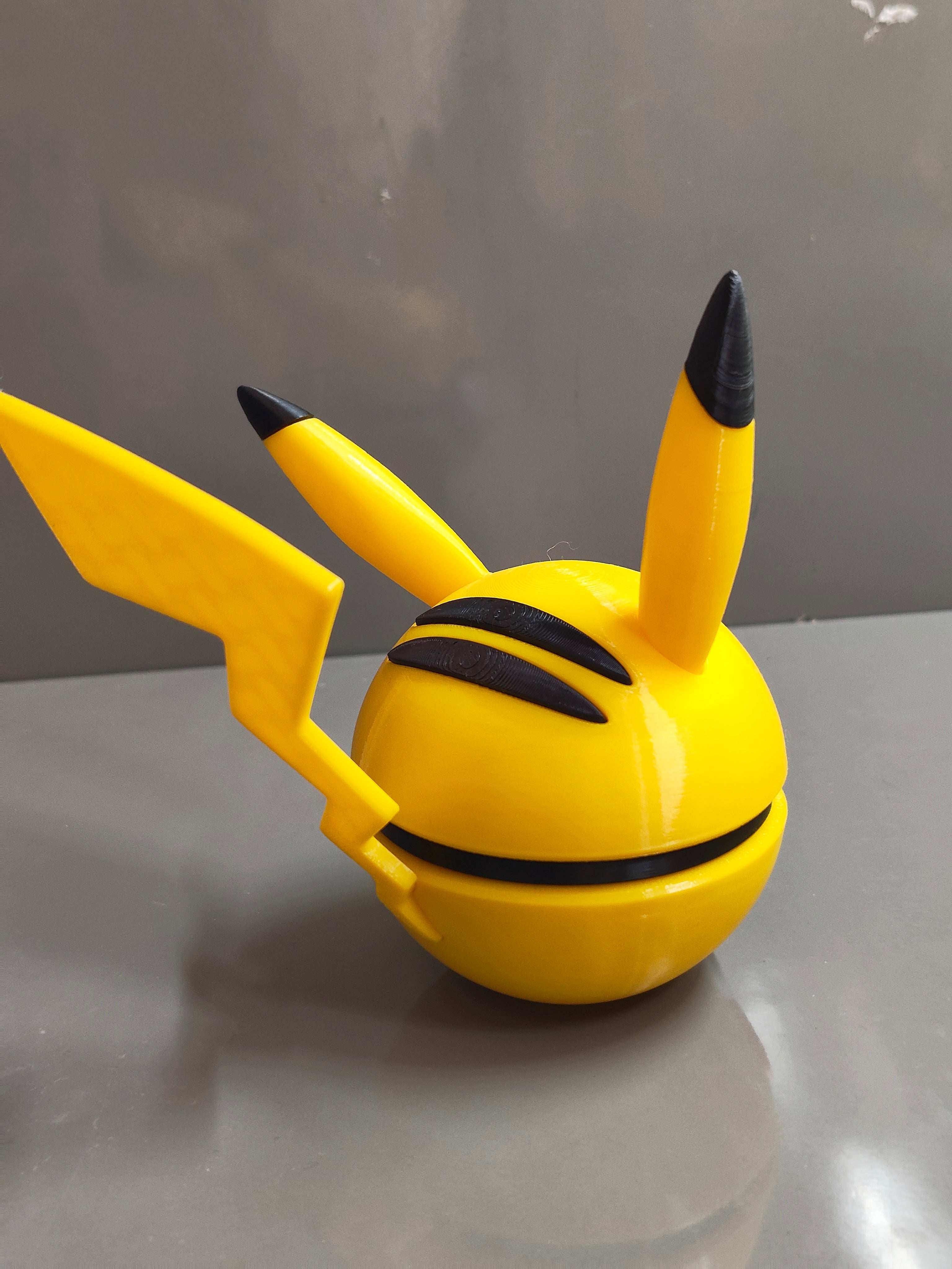 Pikachu Pokeball