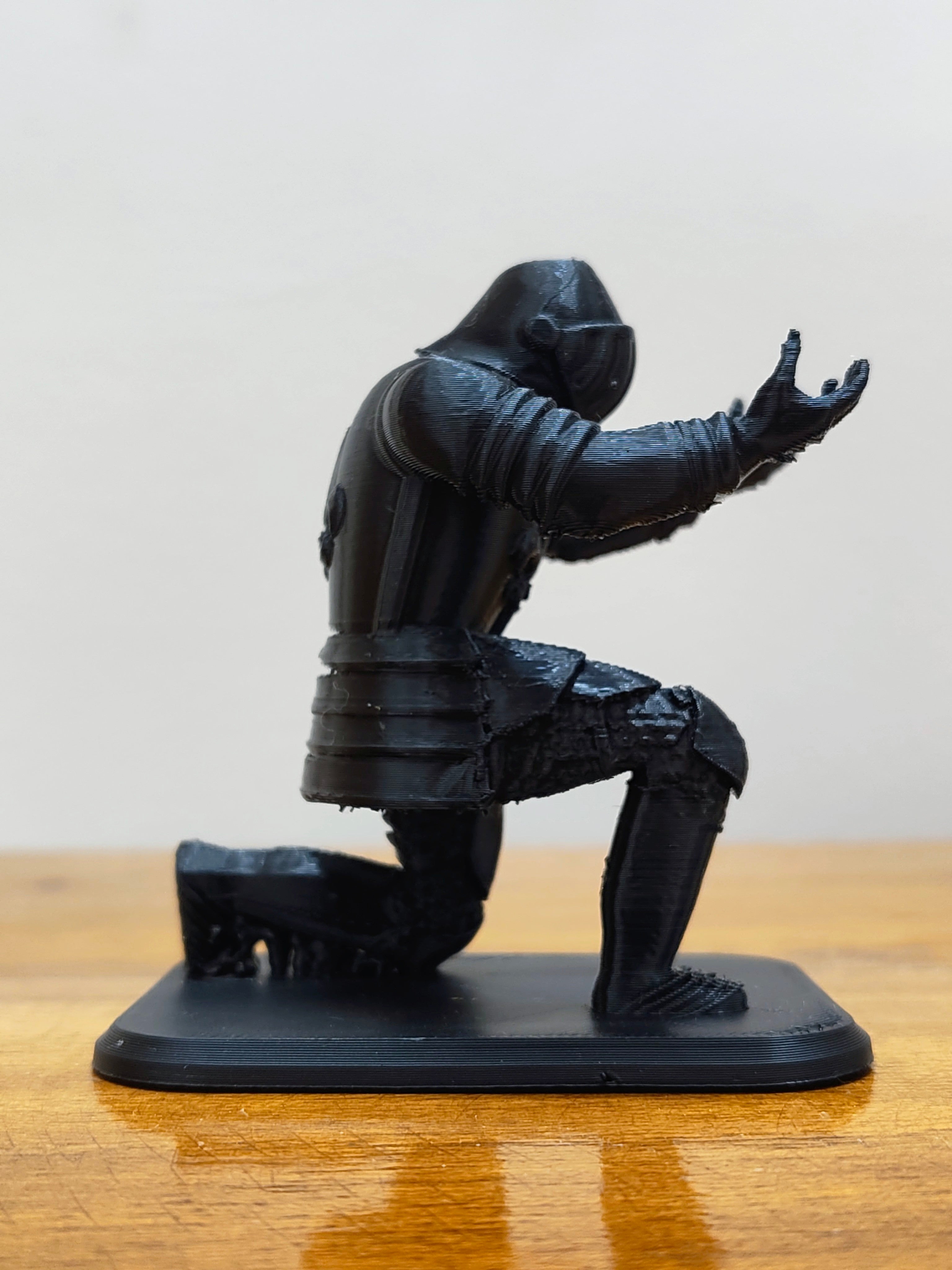Knight Pen holder