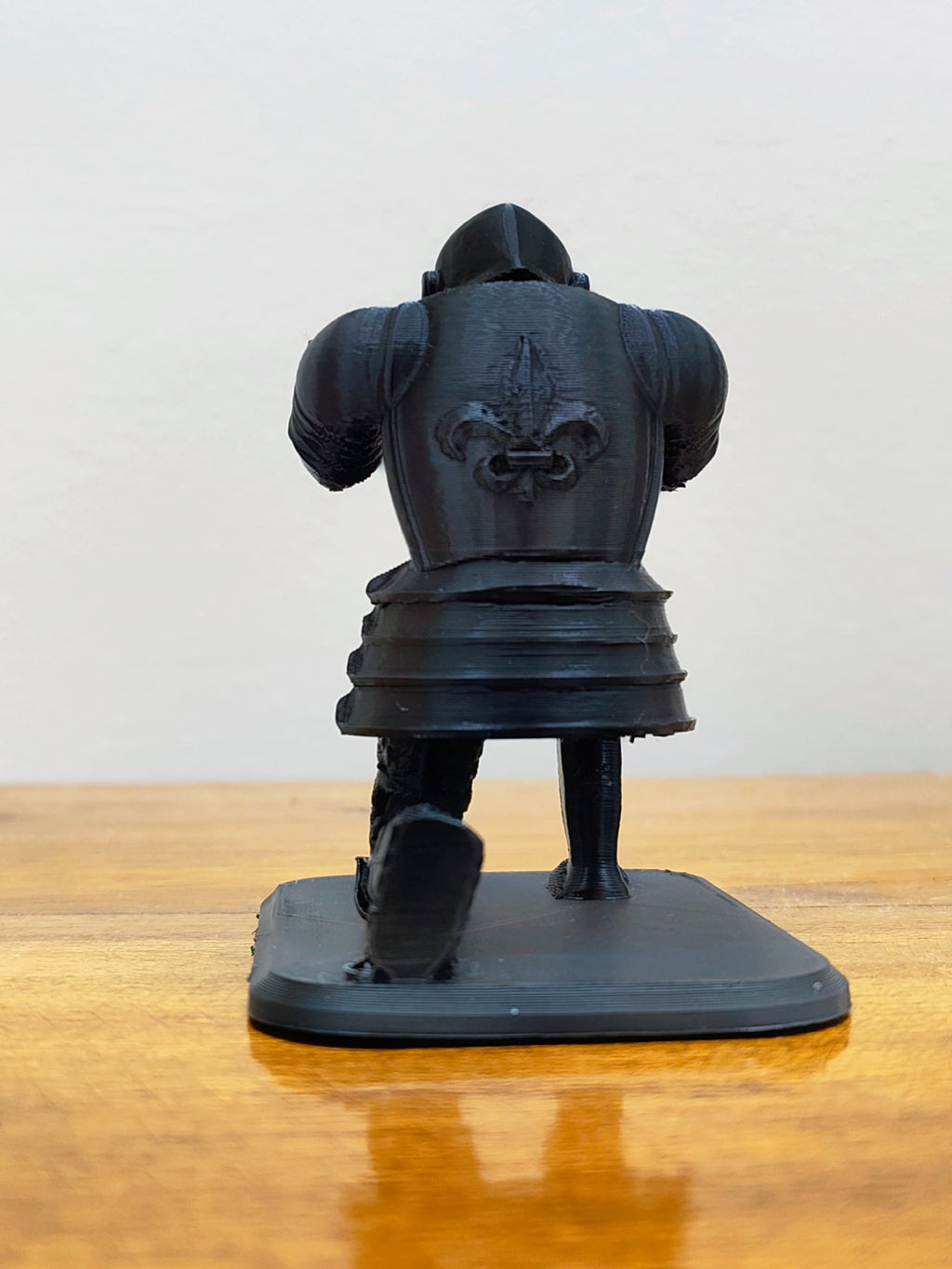 Knight Pen holder
