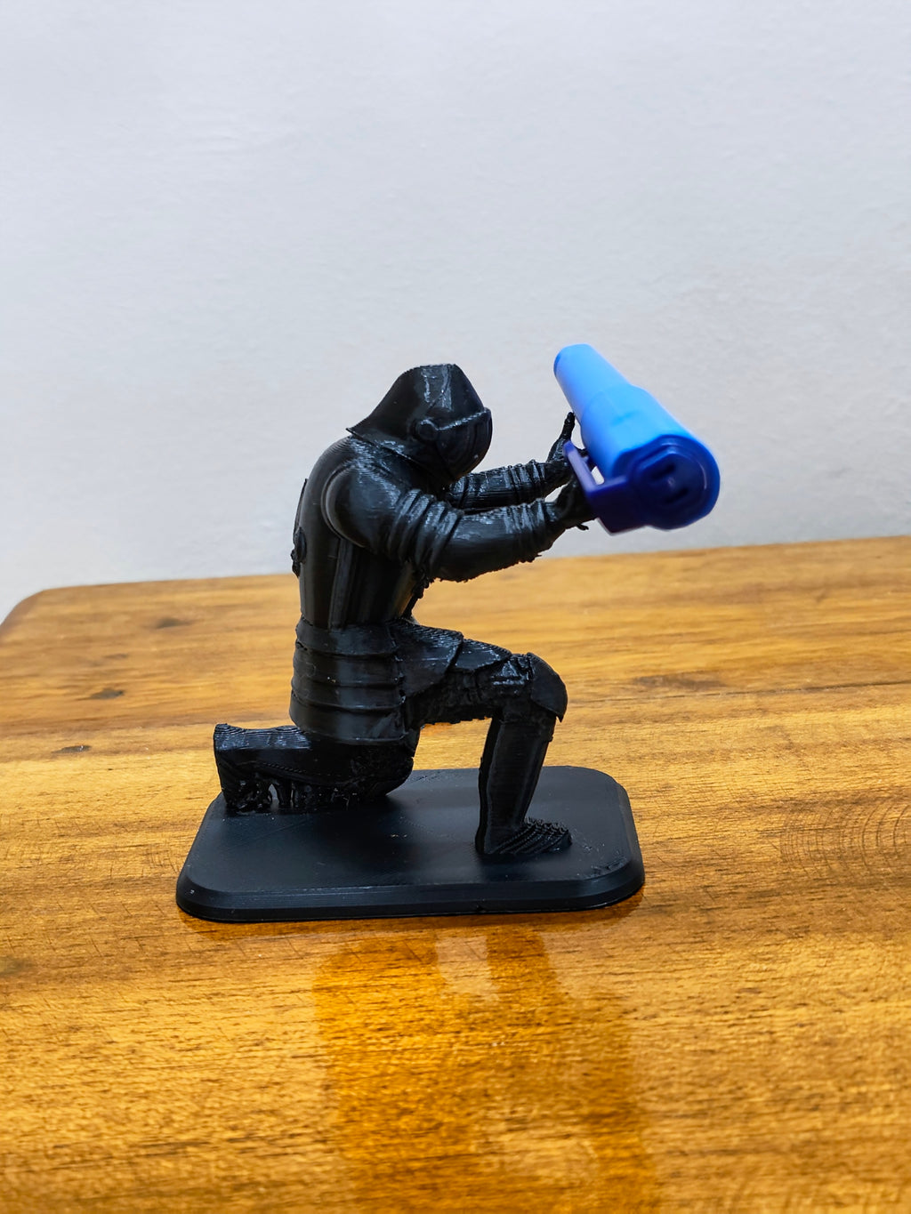 Knight Pen holder