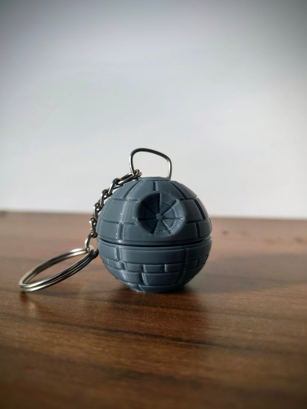 Star Wars: Death Star keychain(rotatable)